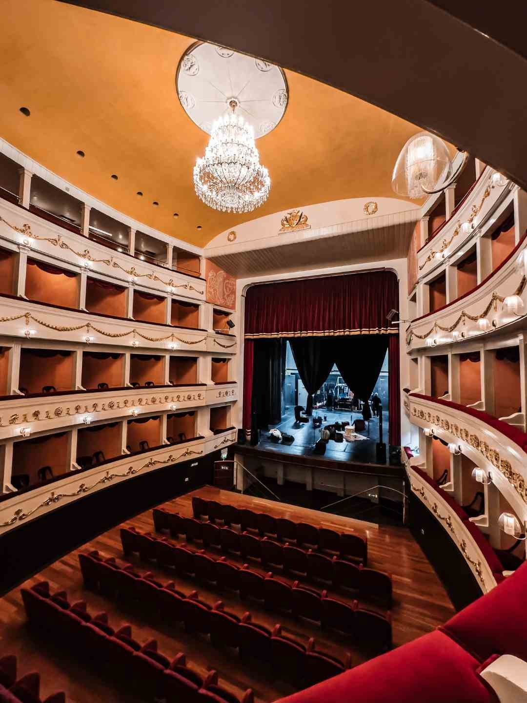 interno teatro civico palazzo di citta sassari