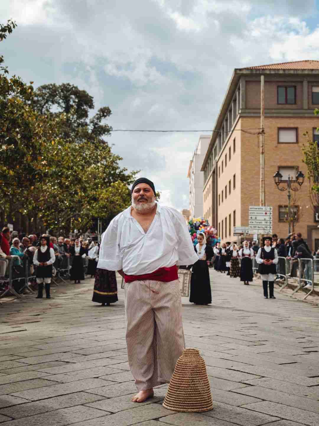 Uomo con abito sardo alla Cavalcata Sarda a Sassari