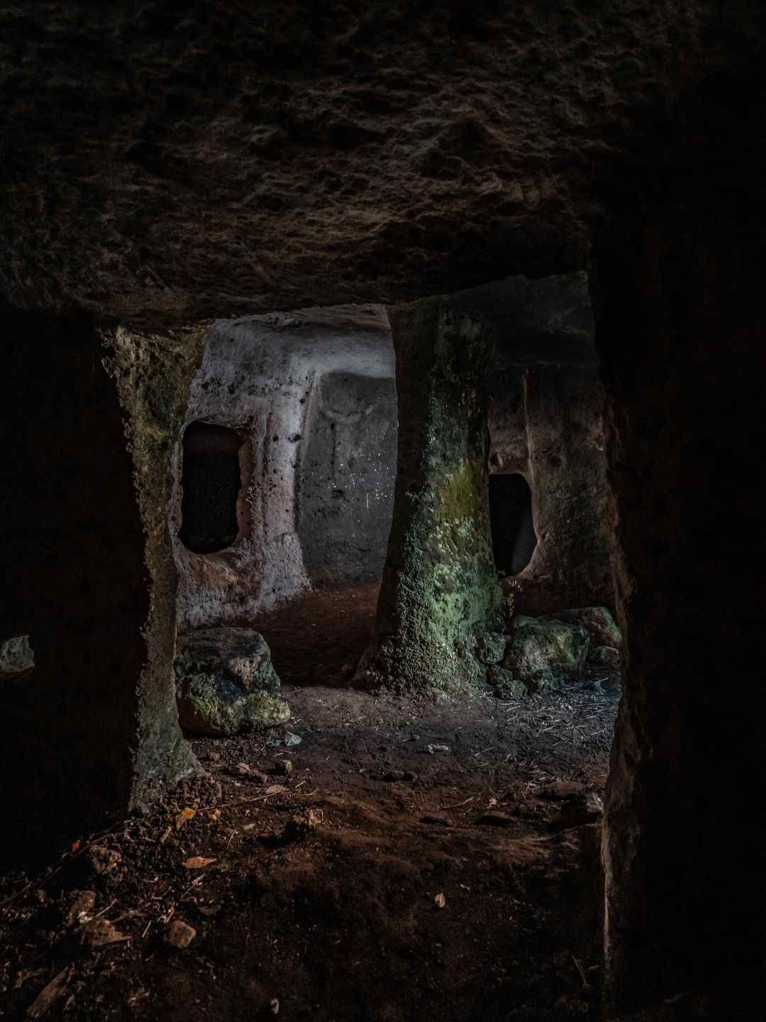 Interno Domus de Janas di Montalé a Sassari
