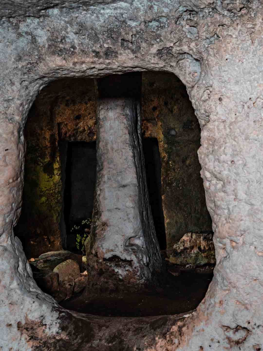 Domus de Janas di Montalé a Sassari, in Sardegna
