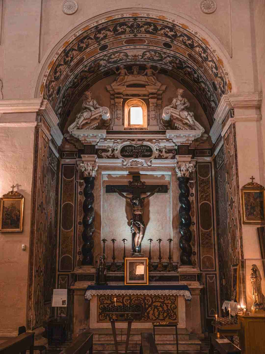 Interni della Chiesa della Madonna del Rosario a Sassari