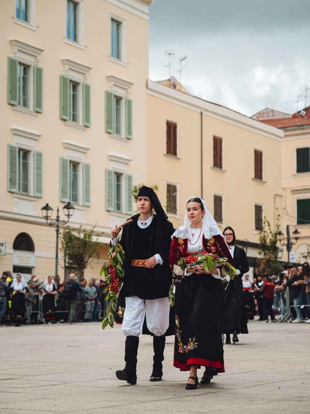 Sfilata degli abiti tipici durante la Cavalcata Sarda a Sassari