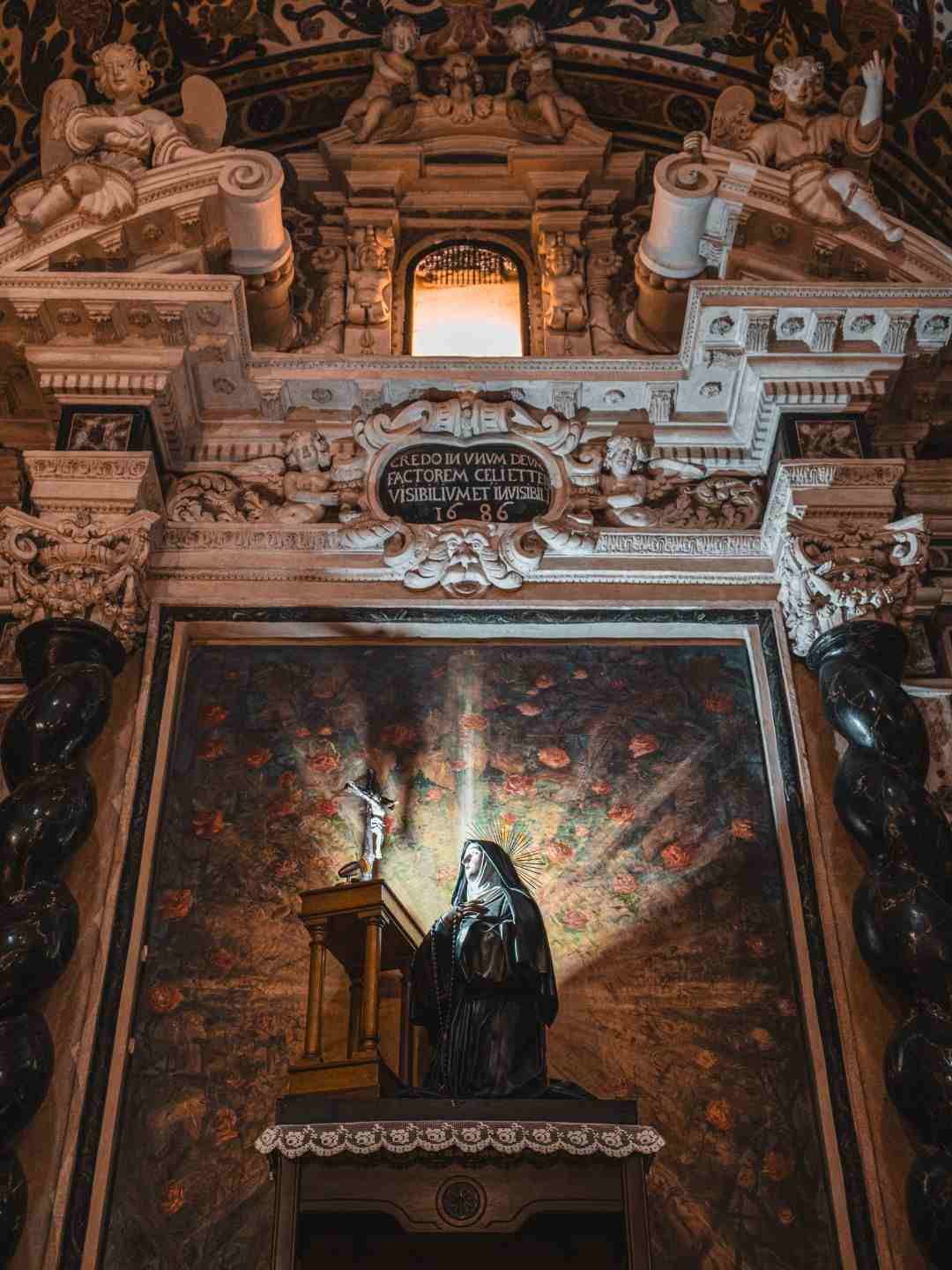 Arredi barocchi nella Chiesa della Madonna del Rosario a Sassari